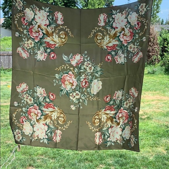 Vintage Accessories - VTG. Silk Banana Republic SAFARI Floral Scarf